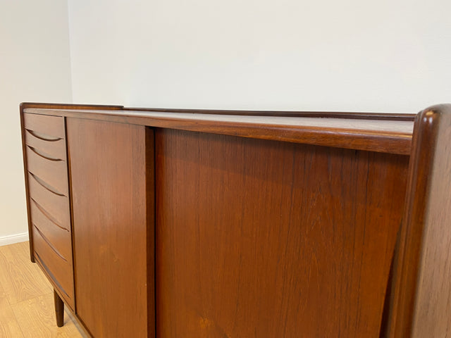 WMK # Hochwertiges skandinavisches Mid-Century Designer Sideboard von Arne Vodder , Vollholz in Teak mit Schiebetüren und Schubladen # Kommode Highboard Schrank Anrichte Danish Design Vintage Teakholz