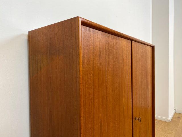 WMK # Stilvolles skandinavisches Highboard in Teakholz auf neuen Metallfüßen # Kommode Sideboard Bücherschrank Wäschekommode Wäscheschrank Schuhschrank Danish Design Mid-Century Vintage Upcycling Teak
