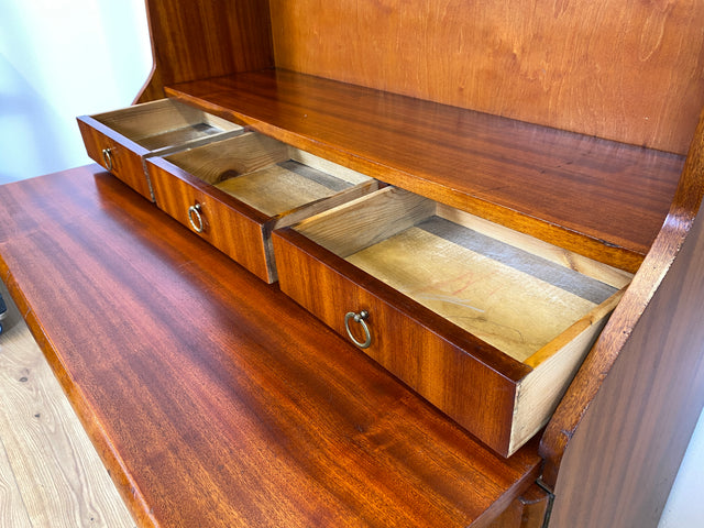WMK I Hochwertiger skandinavischer Mid-Century Bücherschrank aus vollem Holz mit ausziehbarer Schreibplatte I Sekretär Desk Schreibtisch Bücherregal Regal Highboard Kommode Vintage Berlin Köln Bremen