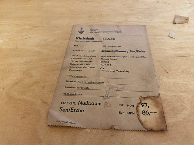 WMK I Minimalistischer Salontisch von VEB Hellerau aus 1966 in Sen Esche auf schwarzen Metallfüßen I Tisch Esstisch Couchtisch Küchentisch DDR Mid-Century Industrie Design 70er Berlin Leipzig Dresden