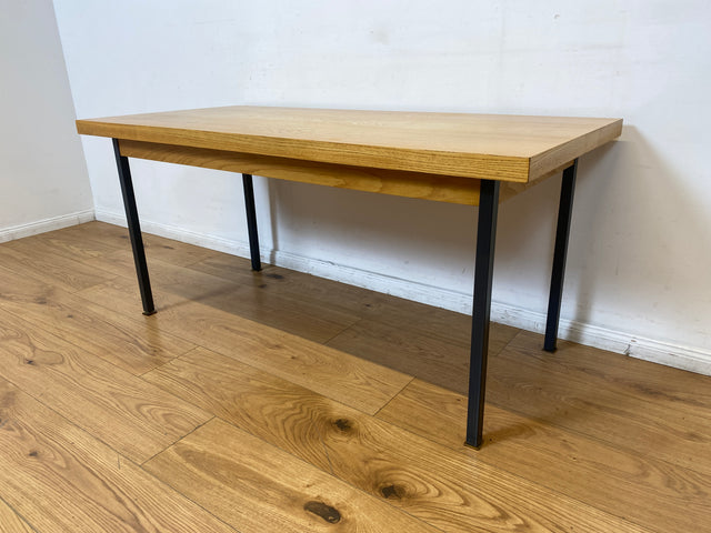 WMK I Minimalistischer Salontisch von VEB Hellerau aus 1966 in Sen Esche auf schwarzen Metallfüßen I Tisch Esstisch Couchtisch Küchentisch DDR Mid-Century Industrie Design 70er Berlin Leipzig Dresden