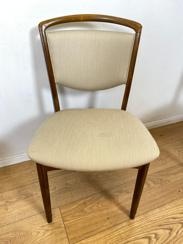 WMK # Set aus 4 formschönen, gemütlichen & sehr gut erhaltenen skandinavischen 50er Jahre Stühlen mit beigem Sitzbezug # Esszimmerstühle Küchenstühle Holzstühle Polsterstühle Mid-Century Vintage 4er