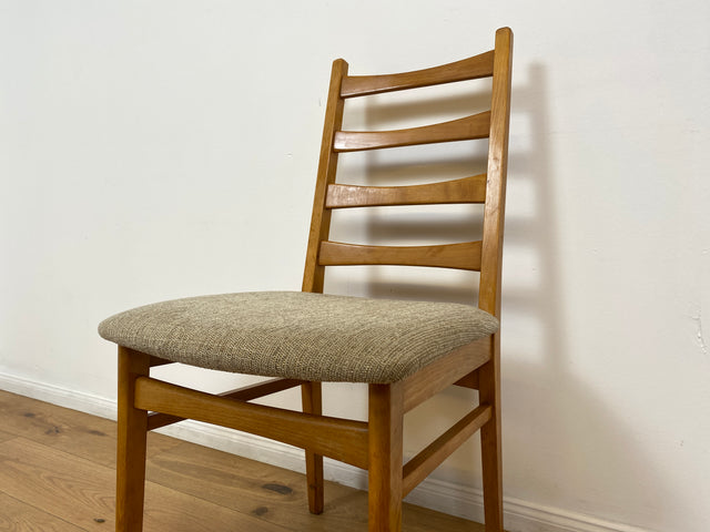 WMK # Set aus 4 formschönen, bequemen und gut erhaltenen 60er Jahre Stühlen aus Buchenholz mit dezentem Originalbezug # Stühle Küchenstühle Esszimmerstühle Holzstühle Dining Chairs Mid-Century Vintage