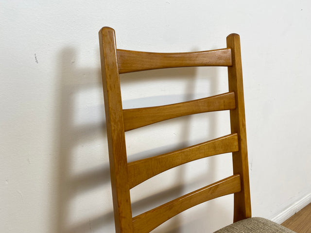 WMK # Set aus 4 formschönen, bequemen und gut erhaltenen 60er Jahre Stühlen aus Buchenholz mit dezentem Originalbezug # Stühle Küchenstühle Esszimmerstühle Holzstühle Dining Chairs Mid-Century Vintage