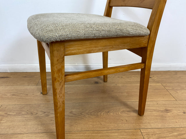 WMK # Set aus 4 formschönen, bequemen und gut erhaltenen 60er Jahre Stühlen aus Buchenholz mit dezentem Originalbezug # Stühle Küchenstühle Esszimmerstühle Holzstühle Dining Chairs Mid-Century Vintage