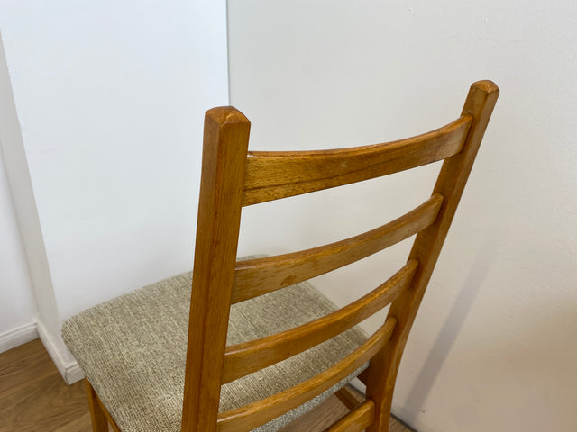 WMK # Set aus 4 formschönen, bequemen und gut erhaltenen 60er Jahre Stühlen aus Buchenholz mit dezentem Originalbezug # Stühle Küchenstühle Esszimmerstühle Holzstühle Dining Chairs Mid-Century Vintage