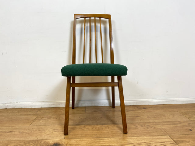 WMK I Set aus 4 sehr schönen Mid-Century Esszimmerstühlen mit Sprossen & grünem Originalbezug, bau ähnlich mit Casala I Stühle Küchenstühle Dining Chairs Tisch Vintage 50er 60er Berlin Hamburg München