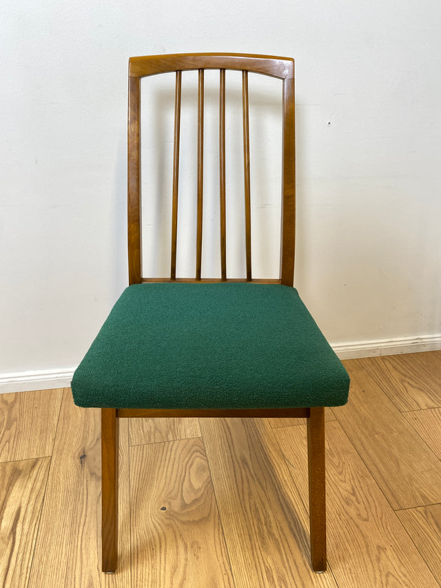 WMK I Set aus 4 sehr schönen Mid-Century Esszimmerstühlen mit Sprossen & grünem Originalbezug, bau ähnlich mit Casala I Stühle Küchenstühle Dining Chairs Tisch Vintage 50er 60er Berlin Hamburg München