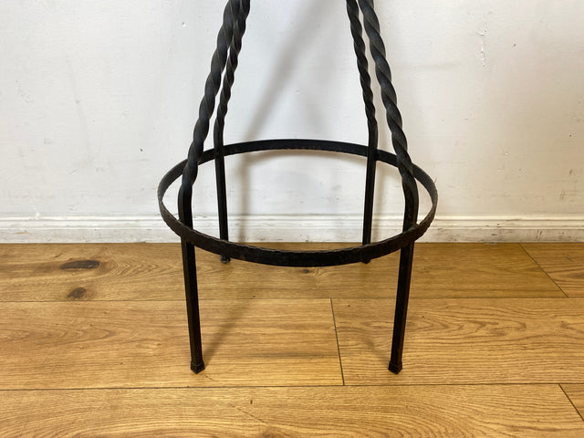 WMK I Set aus 4 sehr schönen Vintage Barhockern aus Metall mit cognacfarbenem Kunstleder Sitz I Bar Stuhl Hocker Sitzhocker Hausbar Metallhocker Lederhocker Gastro Industrial Stool Berlin Hamburg Köln