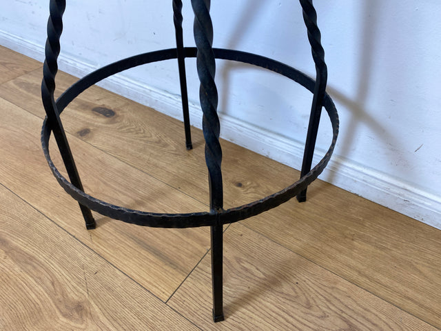 WMK I Set aus 4 sehr schönen Vintage Barhockern aus Metall mit cognacfarbenem Kunstleder Sitz I Bar Stuhl Hocker Sitzhocker Hausbar Metallhocker Lederhocker Gastro Industrial Stool Berlin Hamburg Köln