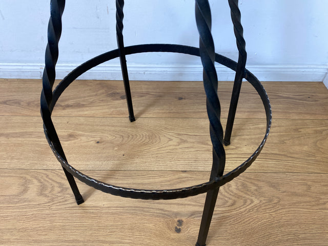 WMK I Set aus 4 sehr schönen Vintage Barhockern aus Metall mit cognacfarbenem Kunstleder Sitz I Bar Stuhl Hocker Sitzhocker Hausbar Metallhocker Lederhocker Gastro Industrial Stool Berlin Hamburg Köln