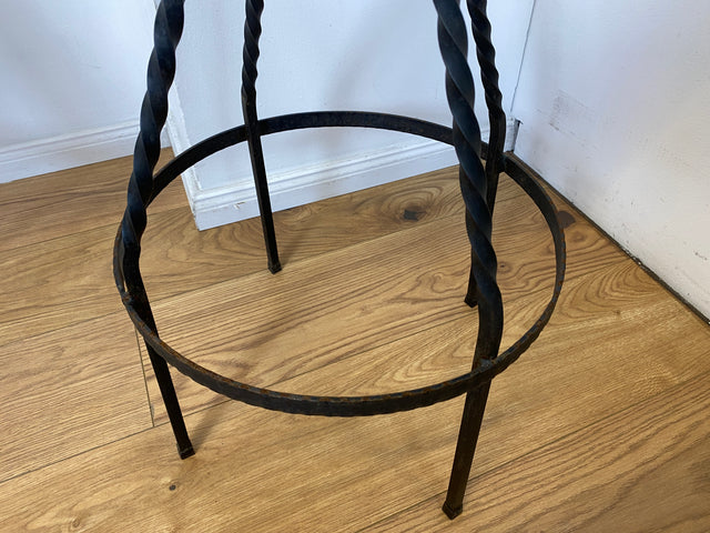 WMK I Set aus 4 sehr schönen Vintage Barhockern aus Metall mit cognacfarbenem Kunstleder Sitz I Bar Stuhl Hocker Sitzhocker Hausbar Metallhocker Lederhocker Gastro Industrial Stool Berlin Hamburg Köln