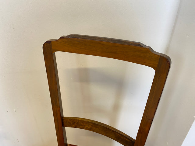 WMK # Set aus 4 vornehmen und gut erhaltenen antiken Esszimmerstühlen mit rotem Sitzbezug & bequemen Federkern # Stühle Küchenstühle Holzstühle Jugendstil Biedermeier Vintage Berlin München Dresden