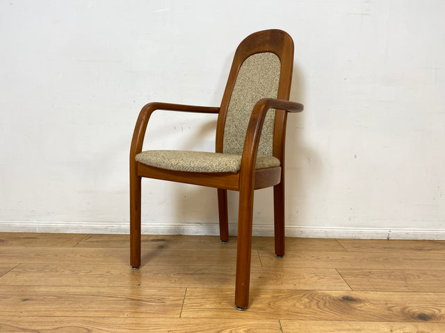 WMK I Set aus 4 hochwertigen skandinavischen Designer Stühlen I Holstebro Møbelfabrik I Teakholz I naturbeiger Originalbezug I Dining Chairs Armlehnen Esszimmer Danish Design Mid-Century Vintage Teak