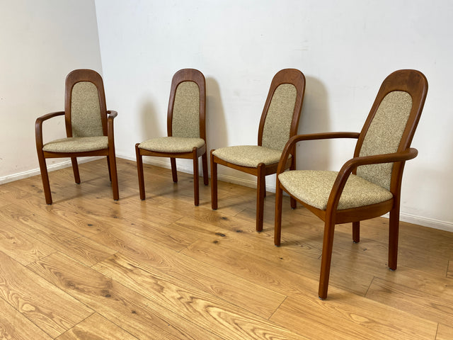 WMK I Set aus 4 hochwertigen skandinavischen Designer Stühlen I Holstebro Møbelfabrik I Teakholz I naturbeiger Originalbezug I Dining Chairs Armlehnen Esszimmer Danish Design Mid-Century Vintage Teak