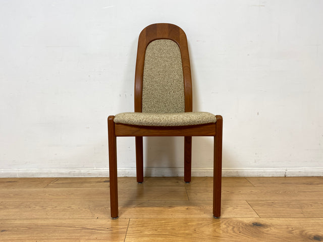 WMK I Set aus 4 hochwertigen skandinavischen Designer Stühlen I Holstebro Møbelfabrik I Teakholz I naturbeiger Originalbezug I Dining Chairs Armlehnen Esszimmer Danish Design Mid-Century Vintage Teak