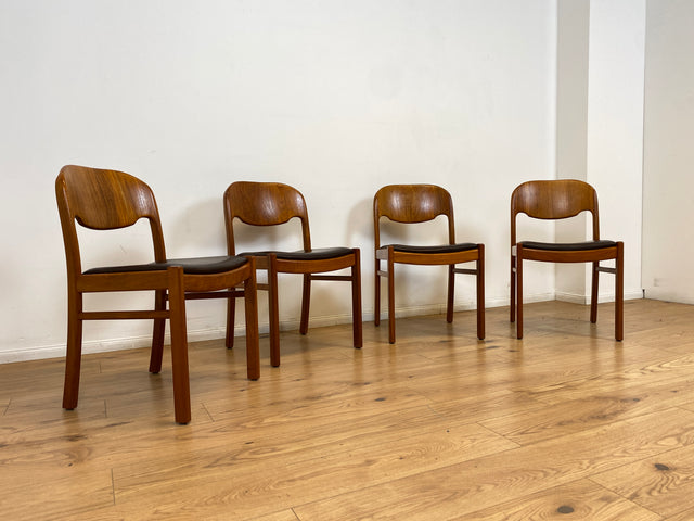 WMK # Set aus 4 stilvollen skandinavischen Mid-Century Stühlen aus massivem Teakholz mit braunem Skai Bezug mit Patina # Esszimmerstühle Küchenstühle Dining Chairs Danish Design Leder Vintage Teak