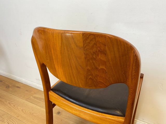 WMK # Set aus 4 stilvollen skandinavischen Mid-Century Stühlen aus massivem Teakholz mit braunem Skai Bezug mit Patina # Esszimmerstühle Küchenstühle Dining Chairs Danish Design Leder Vintage Teak