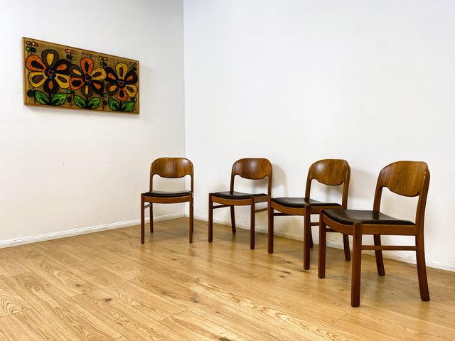 WMK # Set aus 4 stilvollen skandinavischen Mid-Century Stühlen aus massivem Teakholz mit braunem Skai Bezug mit Patina # Esszimmerstühle Küchenstühle Dining Chairs Danish Design Leder Vintage Teak