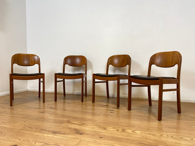 WMK # Set aus 4 stilvollen skandinavischen Mid-Century Stühlen aus massivem Teakholz mit braunem Skai Bezug mit Patina # Esszimmerstühle Küchenstühle Dining Chairs Danish Design Leder Vintage Teak
