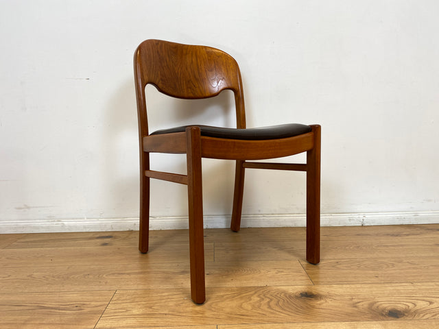 WMK # Set aus 4 stilvollen skandinavischen Mid-Century Stühlen aus massivem Teakholz mit braunem Skai Bezug mit Patina # Esszimmerstühle Küchenstühle Dining Chairs Danish Design Leder Vintage Teak