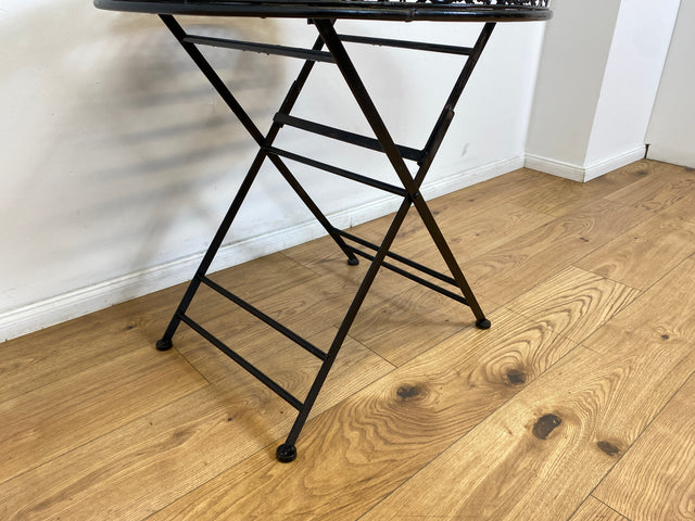 WMK # Sehr hübsches & gut erhaltenes Vintage Set aus Klapptisch & 2 Klappstühlen aus Metall in Schwarz, Outdoor geeignet # Balkonmöbel Gartenmöbel Campingmöbel Gartengarnitur Metalltisch Bistrotisch