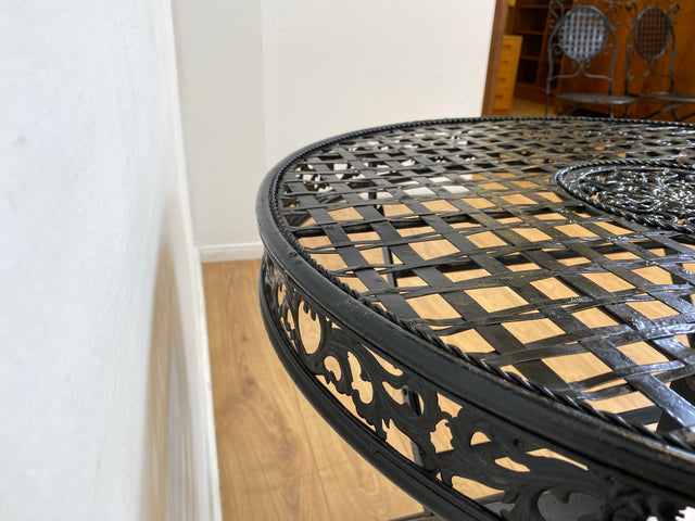 WMK # Sehr hübsches & gut erhaltenes Vintage Set aus Klapptisch & 2 Klappstühlen aus Metall in Schwarz, Outdoor geeignet # Balkonmöbel Gartenmöbel Campingmöbel Gartengarnitur Metalltisch Bistrotisch