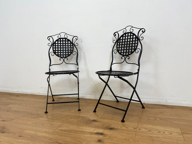 WMK # Sehr hübsches & gut erhaltenes Vintage Set aus Klapptisch & 2 Klappstühlen aus Metall in Schwarz, Outdoor geeignet # Balkonmöbel Gartenmöbel Campingmöbel Gartengarnitur Metalltisch Bistrotisch