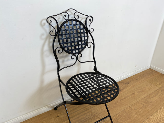 WMK # Sehr hübsches & gut erhaltenes Vintage Set aus Klapptisch & 2 Klappstühlen aus Metall in Schwarz, Outdoor geeignet # Balkonmöbel Gartenmöbel Campingmöbel Gartengarnitur Metalltisch Bistrotisch