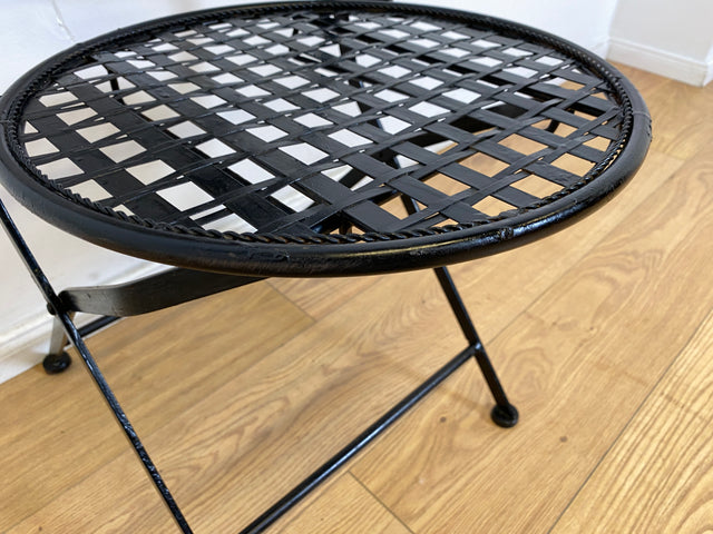 WMK # Sehr hübsches & gut erhaltenes Vintage Set aus Klapptisch & 2 Klappstühlen aus Metall in Schwarz, Outdoor geeignet # Balkonmöbel Gartenmöbel Campingmöbel Gartengarnitur Metalltisch Bistrotisch