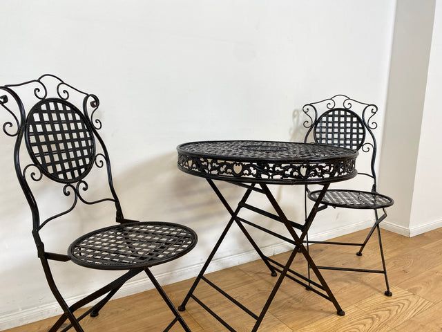 WMK # Sehr hübsches & gut erhaltenes Vintage Set aus Klapptisch & 2 Klappstühlen aus Metall in Schwarz, Outdoor geeignet # Balkonmöbel Gartenmöbel Campingmöbel Gartengarnitur Metalltisch Bistrotisch