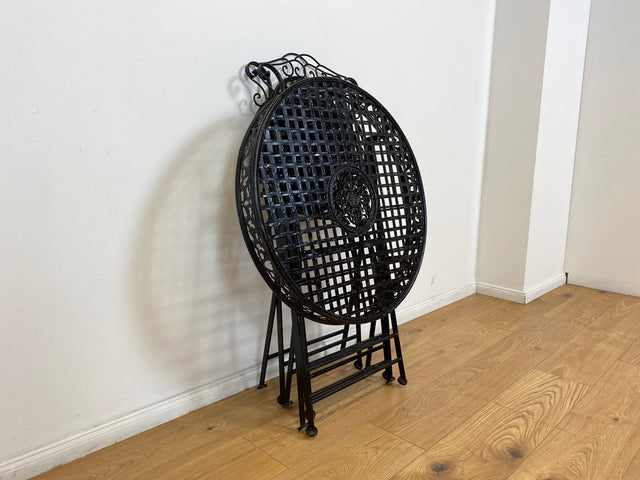 WMK # Sehr hübsches & gut erhaltenes Vintage Set aus Klapptisch & 2 Klappstühlen aus Metall in Schwarz, Outdoor geeignet # Balkonmöbel Gartenmöbel Campingmöbel Gartengarnitur Metalltisch Bistrotisch