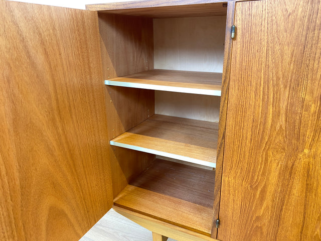 WMK # Hochwertiges skandinavisches 60er Jahre Highboard in Teakholz mit Schubladen, Barfach und formschönen Holzgriffen # Schrank Sideboard Anrichte Barschrank Danish Design Mid-Century Vintage Teak