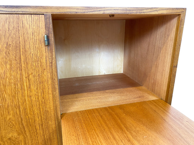 WMK # Hochwertiges skandinavisches 60er Jahre Highboard in Teakholz mit Schubladen, Barfach und formschönen Holzgriffen # Schrank Sideboard Anrichte Barschrank Danish Design Mid-Century Vintage Teak