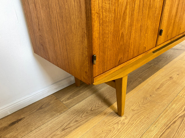 WMK # Hochwertiges skandinavisches 60er Jahre Highboard in Teakholz mit Schubladen, Barfach und formschönen Holzgriffen # Schrank Sideboard Anrichte Barschrank Danish Design Mid-Century Vintage Teak