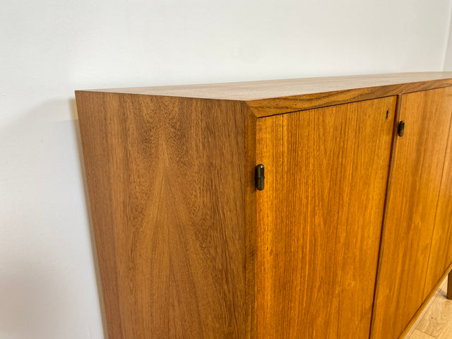 WMK # Hochwertiges skandinavisches 60er Jahre Highboard in Teakholz mit Schubladen, Barfach und formschönen Holzgriffen # Schrank Sideboard Anrichte Barschrank Danish Design Mid-Century Vintage Teak
