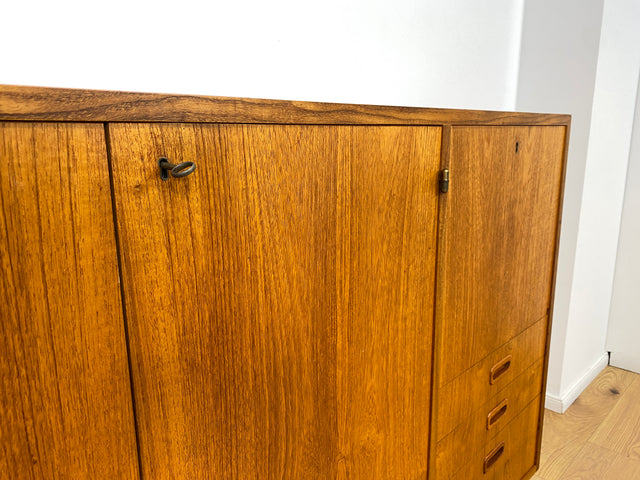 WMK # Hochwertiges skandinavisches 60er Jahre Highboard in Teakholz mit Schubladen, Barfach und formschönen Holzgriffen # Schrank Sideboard Anrichte Barschrank Danish Design Mid-Century Vintage Teak