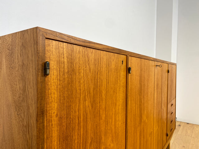 WMK # Hochwertiges skandinavisches 60er Jahre Highboard in Teakholz mit Schubladen, Barfach und formschönen Holzgriffen # Schrank Sideboard Anrichte Barschrank Danish Design Mid-Century Vintage Teak