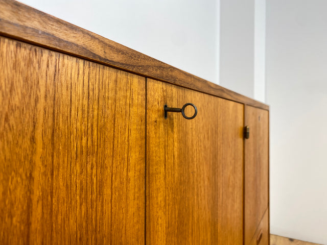 WMK # Hochwertiges skandinavisches 60er Jahre Highboard in Teakholz mit Schubladen, Barfach und formschönen Holzgriffen # Schrank Sideboard Anrichte Barschrank Danish Design Mid-Century Vintage Teak