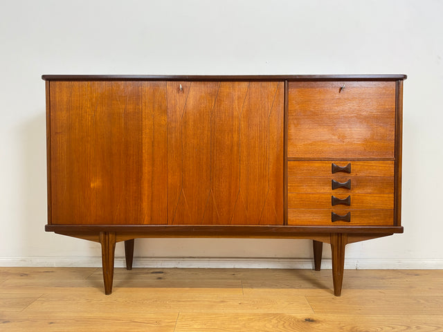 WMK # Skandinavisches Mid-Century Designer Highboard "Roseto" by Svante Skogh for Abra, Vollholz in Teak, mit Schubladen & Bar # Sideboard Schrank Barschrank Kommode Danish Design Vintage Teak 60er