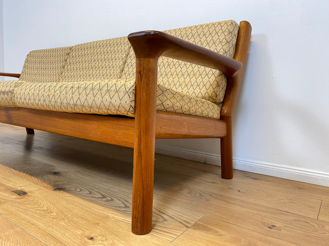 WMK # Stilvolles skandinavisches Mid-Century Designersofa von Glostrup Møbelfabrik mit Teakholz Rahmen & neuem Bezug # 3er Sofa Couch 3-Sitzer Daybed Sitzgarnitur Sitzgruppe Danish Design Vintage Teak