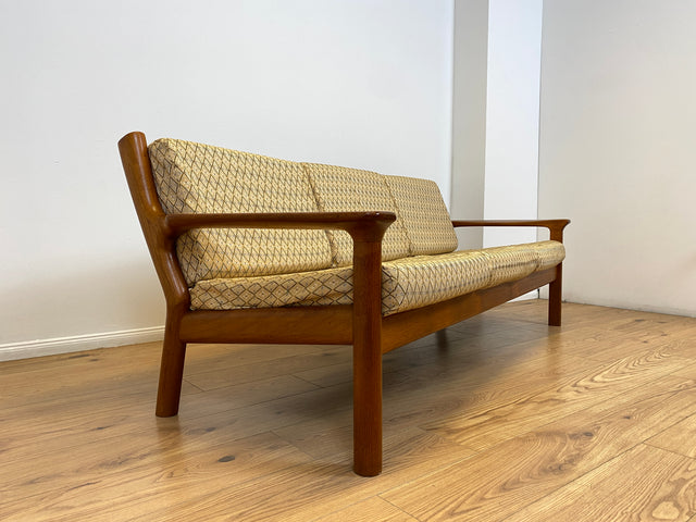 WMK # Stilvolles skandinavisches Mid-Century Designersofa von Glostrup Møbelfabrik mit Teakholz Rahmen & neuem Bezug # 3er Sofa Couch 3-Sitzer Daybed Sitzgarnitur Sitzgruppe Danish Design Vintage Teak