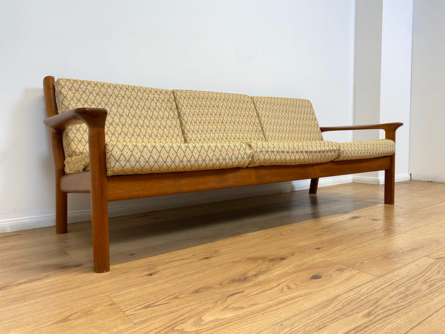 WMK # Stilvolles skandinavisches Mid-Century Designersofa von Glostrup Møbelfabrik mit Teakholz Rahmen & neuem Bezug # 3er Sofa Couch 3-Sitzer Daybed Sitzgarnitur Sitzgruppe Danish Design Vintage Teak