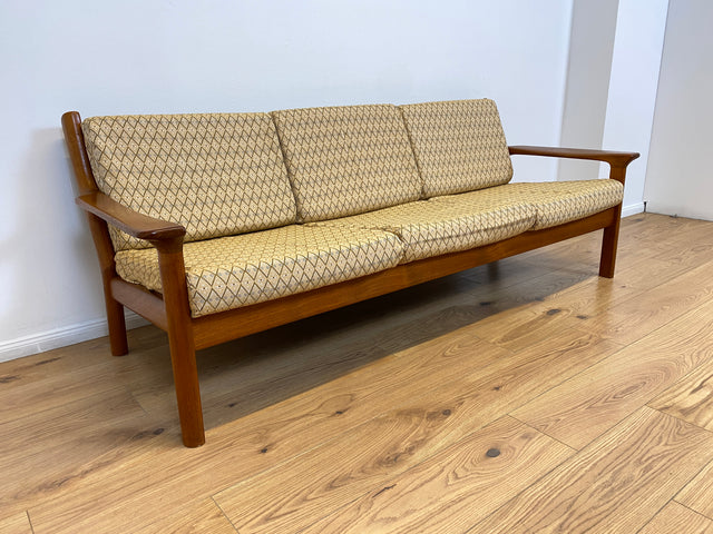 WMK # Stilvolles skandinavisches Mid-Century Designersofa von Glostrup Møbelfabrik mit Teakholz Rahmen & neuem Bezug # 3er Sofa Couch 3-Sitzer Daybed Sitzgarnitur Sitzgruppe Danish Design Vintage Teak