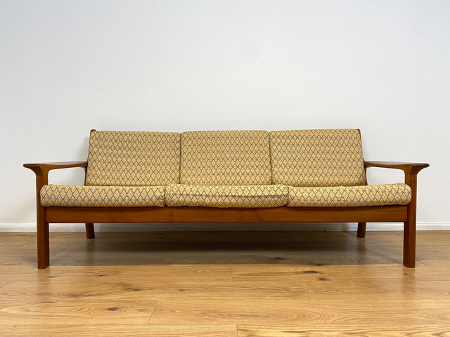 WMK # Stilvolles skandinavisches Mid-Century Designersofa von Glostrup Møbelfabrik mit Teakholz Rahmen & neuem Bezug # 3er Sofa Couch 3-Sitzer Daybed Sitzgarnitur Sitzgruppe Danish Design Vintage Teak
