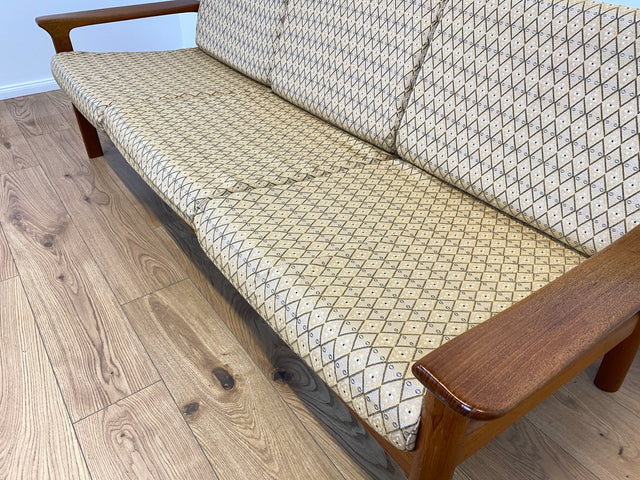 WMK # Stilvolles skandinavisches Mid-Century Designersofa von Glostrup Møbelfabrik mit Teakholz Rahmen & neuem Bezug # 3er Sofa Couch 3-Sitzer Daybed Sitzgarnitur Sitzgruppe Danish Design Vintage Teak