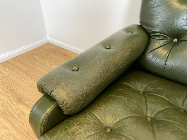 WMK # Stylish and extremely comfortable Scandinavian leather sofa with quilted genuine leather cover in green with a characteristic aged patina # Sofa Couch Leather Couch 2-seater Chesterfield Leather Vintage