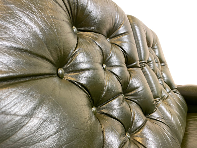 WMK # Stylish and extremely comfortable Scandinavian leather sofa with quilted genuine leather cover in green with a characteristic aged patina # Sofa Couch Leather Couch 2-seater Chesterfield Leather Vintage