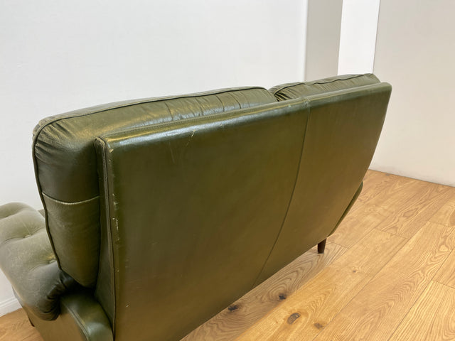 WMK # Stylish and extremely comfortable Scandinavian leather sofa with quilted genuine leather cover in green with a characteristic aged patina # Sofa Couch Leather Couch 2-seater Chesterfield Leather Vintage