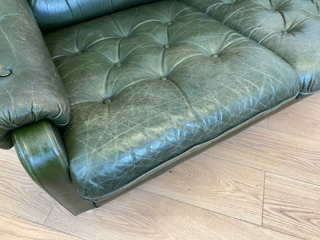 WMK # Stylish and extremely comfortable Scandinavian leather sofa with quilted genuine leather cover in green with a characteristic aged patina # Sofa Couch Leather Couch 2-seater Chesterfield Leather Vintage